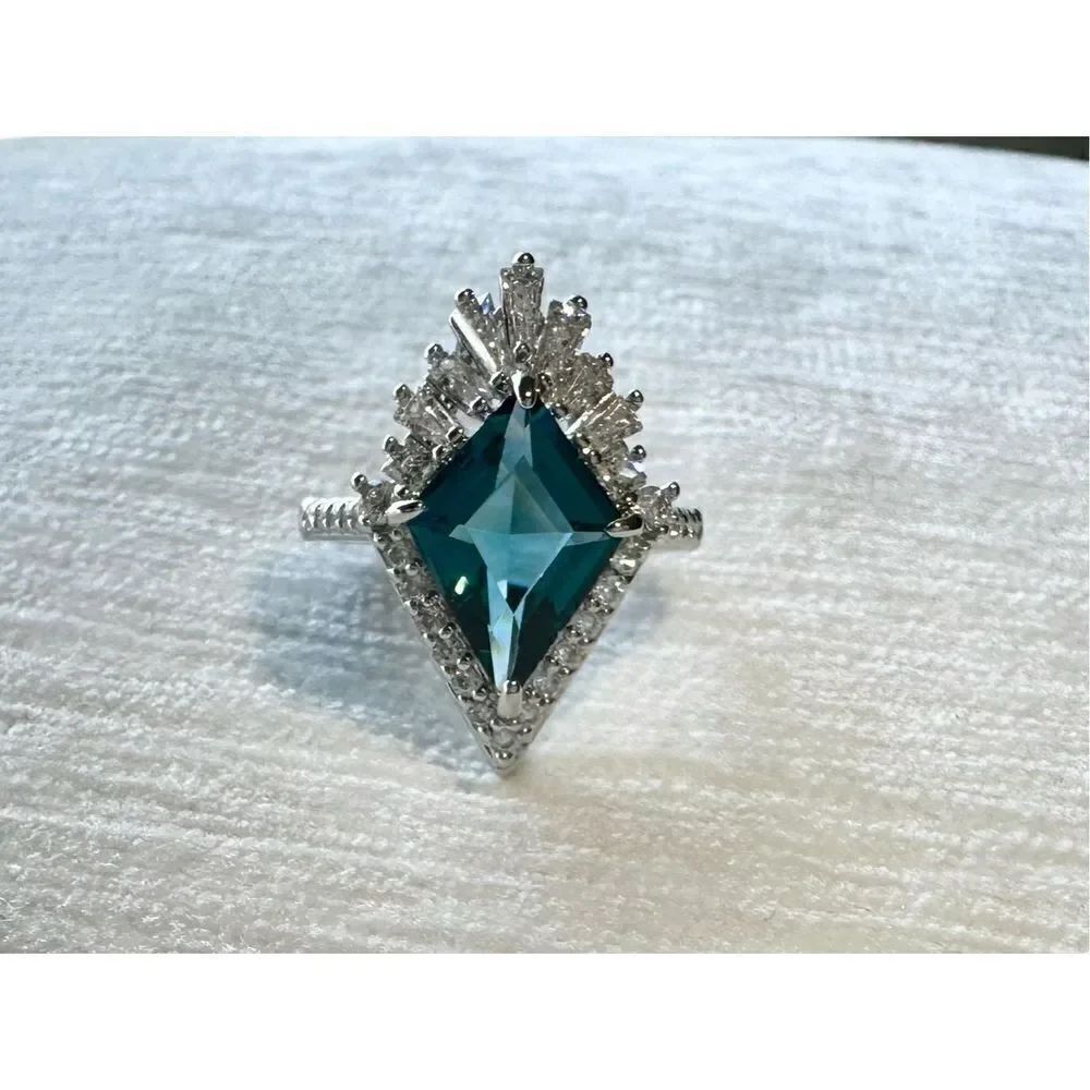 Elsa Ice Queen inspired ring ❄️ - Picture 6 of 7